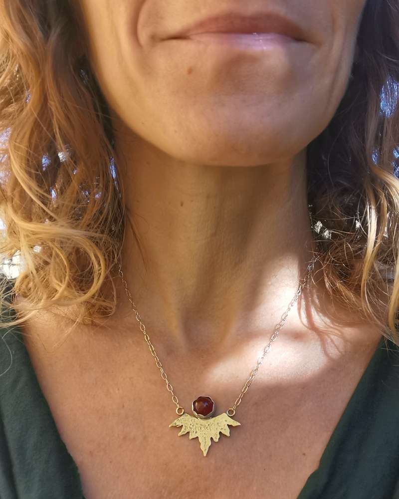 Collana Mandala Porta essenza in ottone con pietre dure